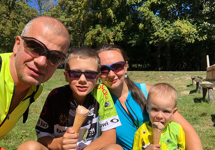 A család két keréken