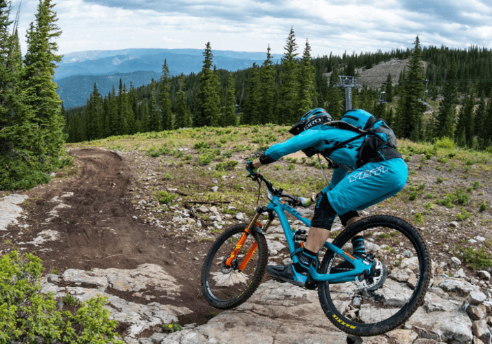 10 tipp, hogy miképpen készítsük fel a hegyi kerékpárt erre a szezonra