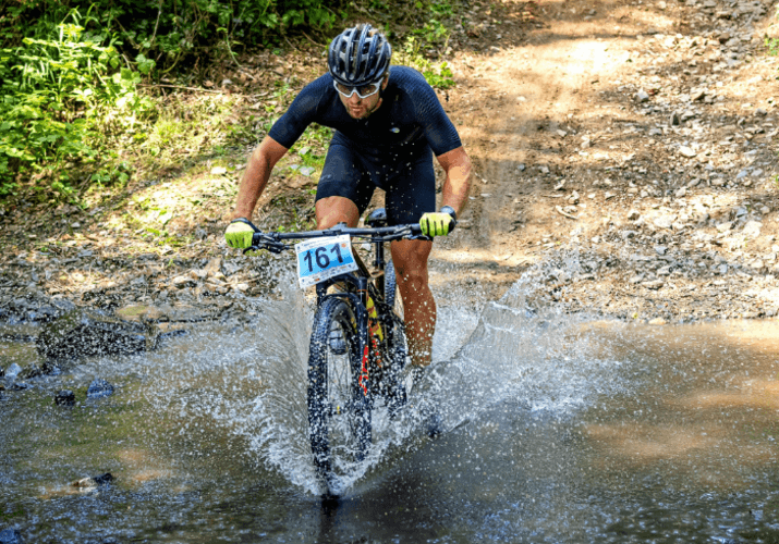 „ENGEDD SZABADJÁRA TERMÉSZETEDET“ AZ UYN NYÁRI KERÉKPÁROS RUHÁZATÁBAN