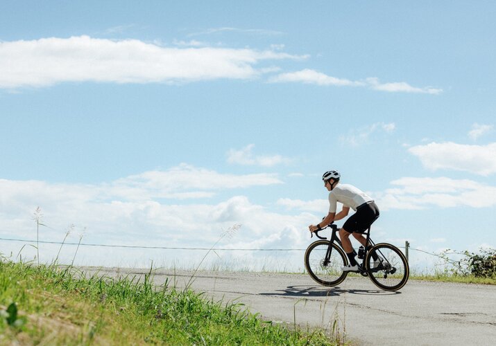 TANÁCSOK ÉS TIPPEK A HOSSZÚ TÚRÁKRA VALÓ FELKÉSZÜLÉSHEZ FORRÓ NAPOKON