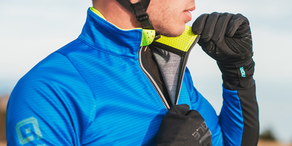 Mi a különbség a kerékpáros dzseki és a téli mez között?>