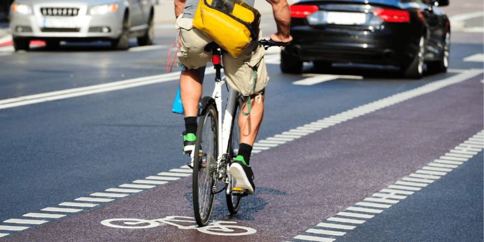 A kerékpáros és a sofőr: Az országút mindenkié?>