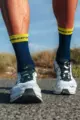 COMPRESSPORT Klasszikus kerékpáros zokni - PRO RACING V4.0 RUN HIGH - kék/sárga