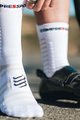 COMPRESSPORT Klasszikus kerékpáros zokni - PRO RACING V4.0 ULTRALIGHT BIKE  - fehér/fekete