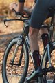COMPRESSPORT Klasszikus kerékpáros zokni - AERO - piros/fekete