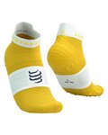 COMPRESSPORT Kerékpáros bokazokni - PRO RACING SOCKS V4.0 RUN - sárga