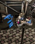 MUC-OFF kerékpár alátét - BIKE MAT - fekete/rózsaszín/fehér