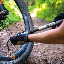 BLACKBURN szivattyú - CORE - fekete