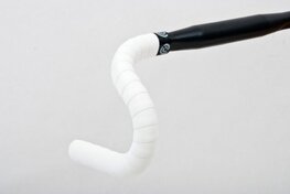 BIKERIBBON owijka na kierownicę - CORK - fehér