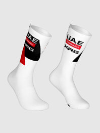 PISSEI Klasszikus kerékpáros zokni - UAE TEAM EMIRATES - XRG 2026  - fehér/fekete/piros