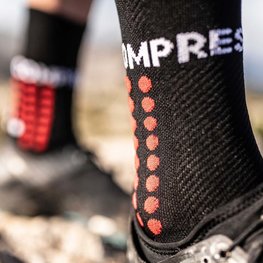 COMPRESSPORT Klasszikus kerékpáros zokni - ULTRA TRAIL - fekete