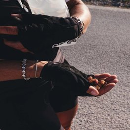 POC Kerékpáros kesztyű rövid ujjal - ESSENTIAL - fekete