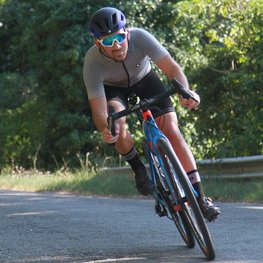 SIX2 Klasszikus kerékpáros zokni - SHORT LOGO - szürke/fekete